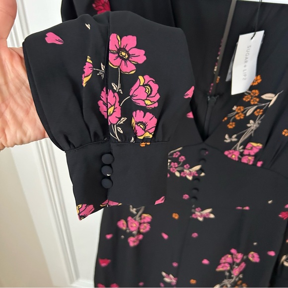 NWT Sugar Lips Black Floral Deep V-Neck Long Sleeve Jumpsuit XS Extra Small - Picture 8 of 11